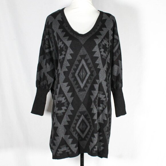 Love Culture Sweaters - 2010s Southwestern Print Black and Gray Poncho Tunic – Size M/L